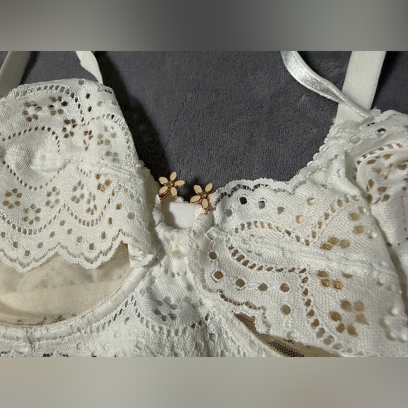 Lace Underwire Bra in White - SXF - Picture 6 of 14